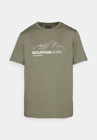 EXPLORE GRAPHIC TEE - Camiseta estampada - pine needle