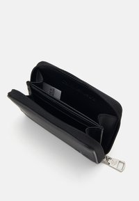 Calvin Klein Jeans BLOCK MED ZIP AROUND - Novčanik - black