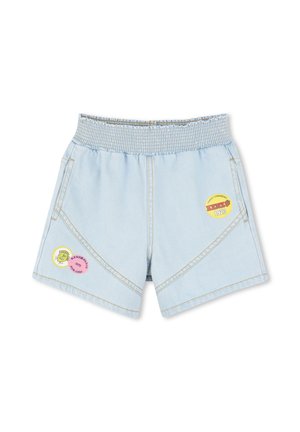 Shorts en denim bleu clair avec une ceinture élastique, dotés de deux patchs ronds en jaune et rose, ainsi que des coutures décoratives sur les côtés.