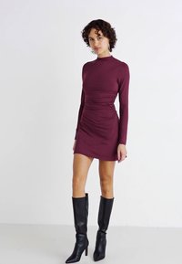 Abercrombie & Fitch PALOMA MINI DRESS - Rochie din jerseu - windsor wine