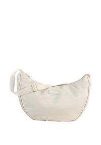 Beige Stoff-Schultertasche mit glatter Textur, geschwungener Form, verstellbaren Trägern und einem Logopatch. Mit einem Reißverschlussabschluss.