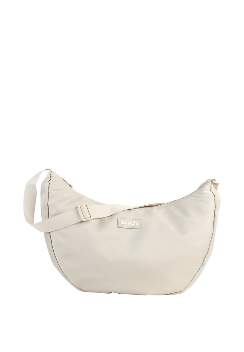 Beige Stoff-Schultertasche mit glatter Textur, geschwungener Form, verstellbaren Trägern und einem Logopatch. Mit einem Reißverschlussabschluss.