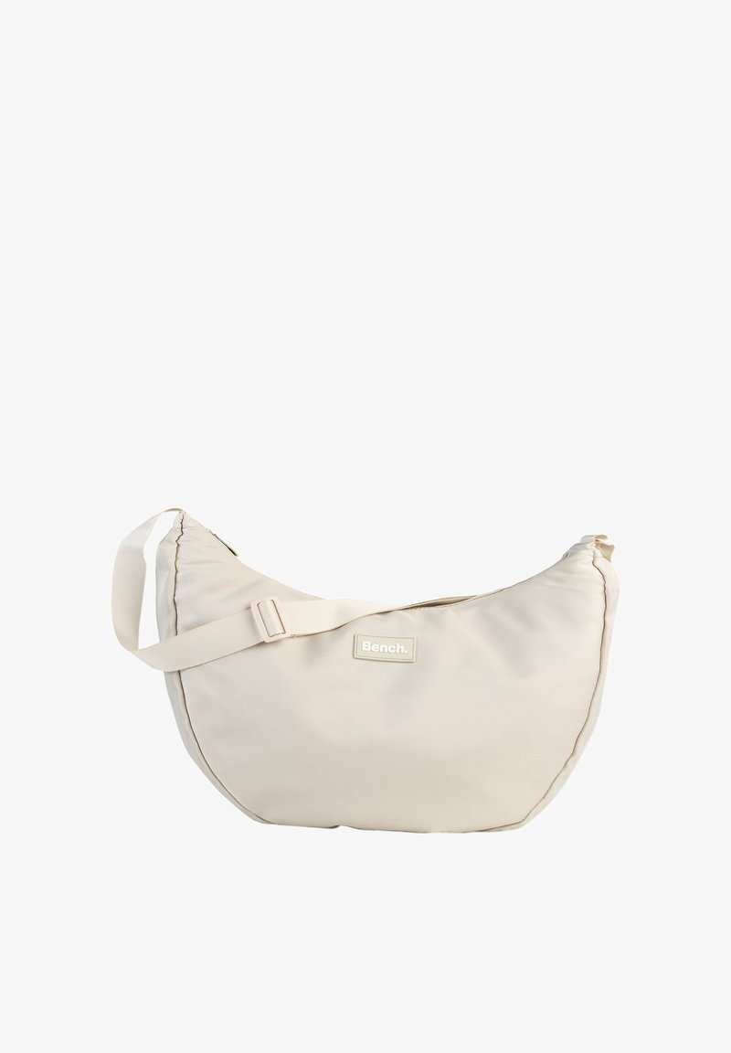 Beige Stoff-Schultertasche mit glatter Textur, geschwungener Form, verstellbaren Trägern und einem Logopatch. Mit einem Reißverschlussabschluss.