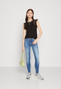 JDY JDYDERIN - Μπλουζάκι με στάμπα - black