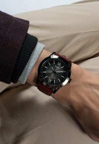 Guess CRESCENT - Karóra - red