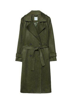 Olivengrøn, dobbeltradet trenchcoat i blødt, tekstureret stof. Har bælte i taljen, bred krave og manchetter med knapper.