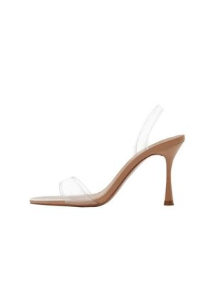 Gennemsigtige slingback-højhælede sko med en beige plastiksål og tynde remme. Kvadratisk tå-design og stiletthæl. Glat, blank tekstur.