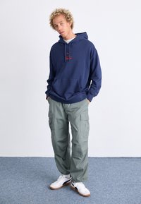 Puma GRAPHIC HOODIE - Φούτερ με κουκούλα - club navy