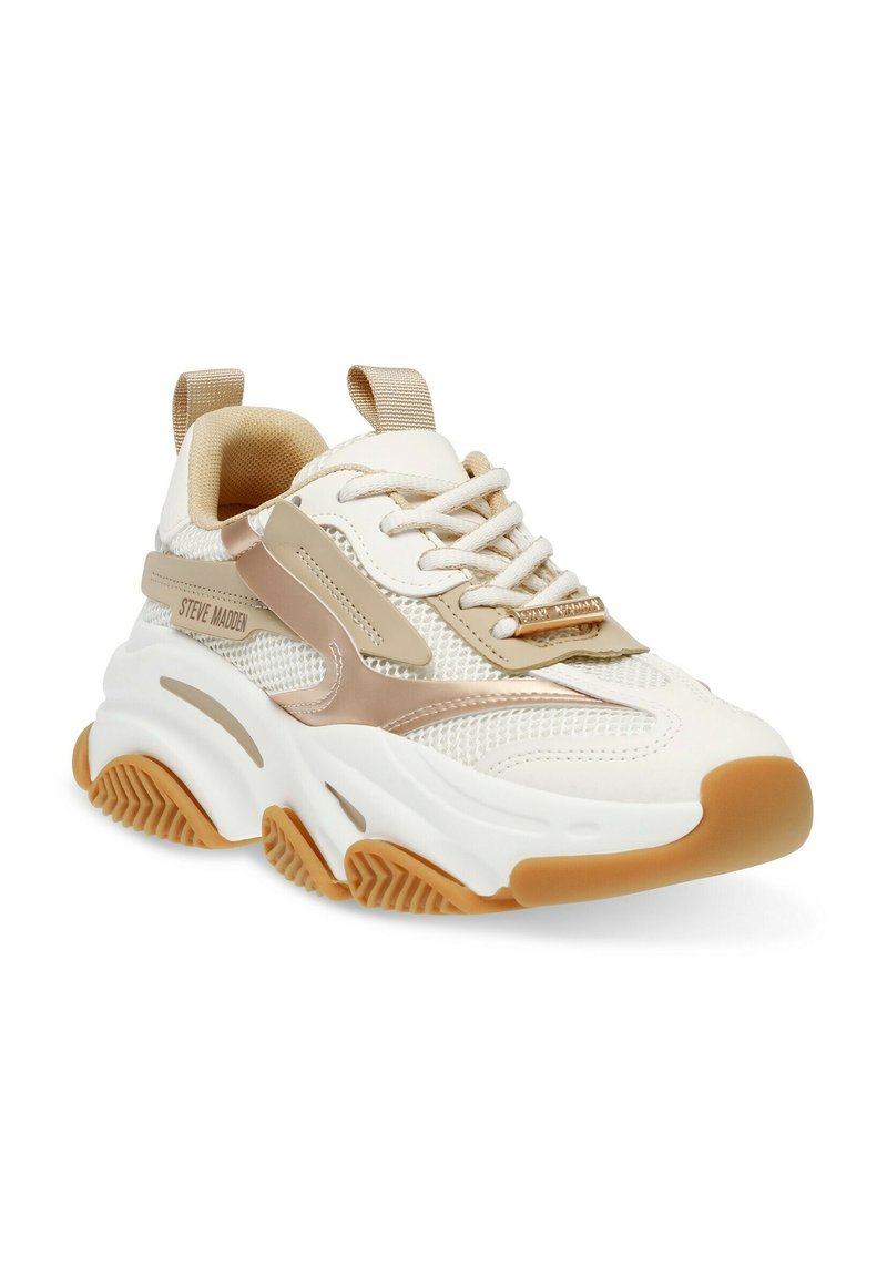 Baskets chunky avec une tige en maille blanche, des accents beiges et une semelle en caoutchouc. Elles disposent de lacets décoratifs et d'une languette à l'arrière.