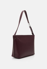 Calvin Klein EMBOSSED LOGO MEDIUM - Bolso shopping - oxblood