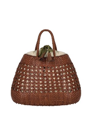 Borsa intrecciata marrone con una sacca interna in tessuto beige legata con cordoncini verdi e nappine, con due manici intrecciati.