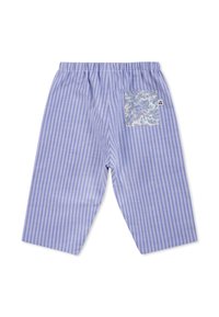 Lichtblauwe gestreepte broek met een elastische tailleband. Heeft een bloemenpatchzak aan de achterkant en een relaxte, taps toelopende pasvorm.