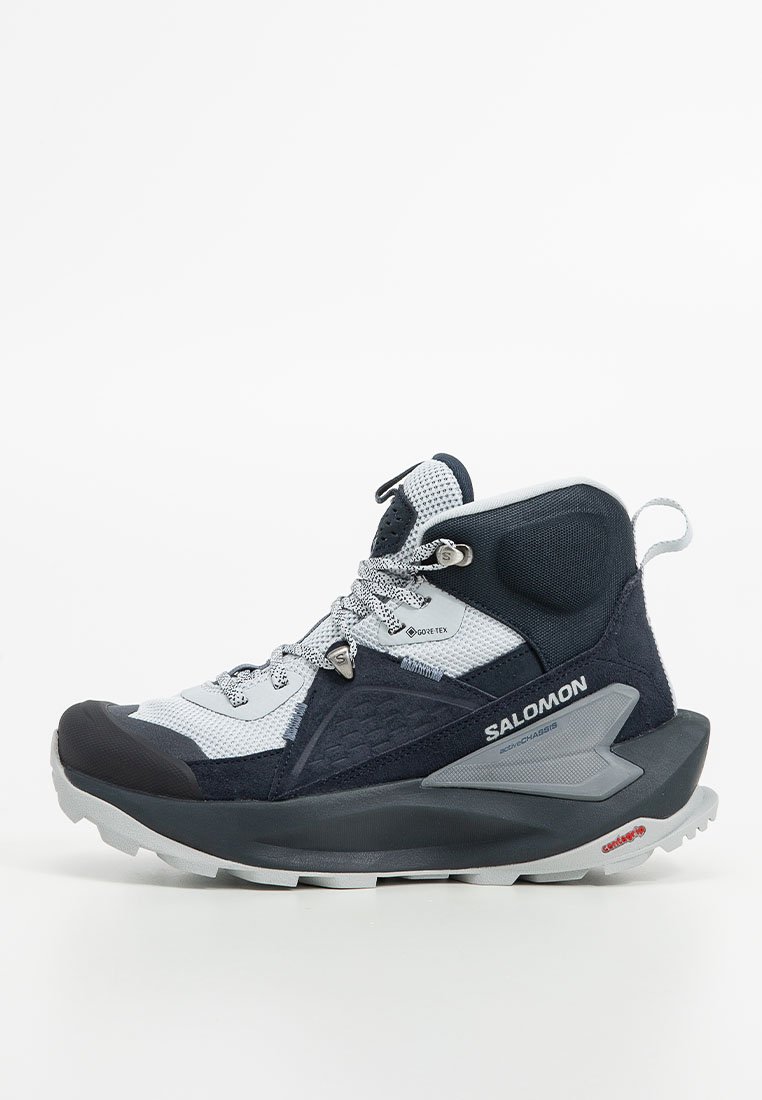 Salomon Wanderschuhe mit einem grauen und navyfarbenen Textil-Obermaterial, verstärkter Zehenkappe, reflektierenden Schnürsenkeln und einer strukturierten Gummisohle.