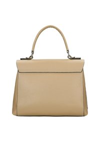 Beżowa skórzana torebka o strukturalnym kształcie, z górnym uchwytem, zapięciem na klapkę i kontrastującym czarnym wykończeniem wzdłuż krawędzi.