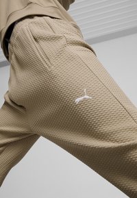 Puma STUDIO TEXTURE  - Trainingsbroek - oak branch
