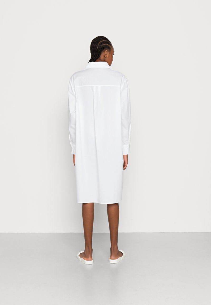 Damen Freizeitkleider | Gina Tricot LEAF SHIRT DRESS Blusenkleid white/white denim - LJ47828 Damen Freizeitkleider | Gina Tricot LEAF SHIRT DRESS Blusenkleid white/white denim - LJ47828