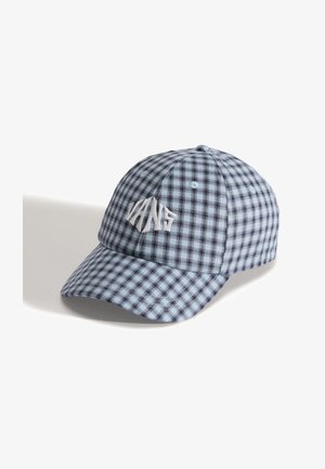 Casquette de baseball à carreaux bleus et noirs avec une visière structurée et un logo "VANS" brodé en blanc. Fabriquée en matériau textile avec une texture lisse.