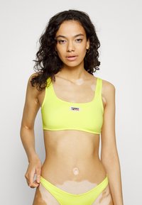 Tommy Hilfiger BRALETTE - Vrchný diel bikín - magnetic yellow