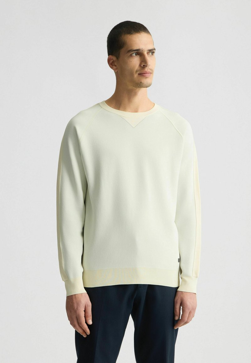 Lichtgroene sweatshirt met een gestructureerde afwerking, met raglanmouwen en een geribde zoom. Accenten in een lichtere tint bij de mouwen en de kraag.