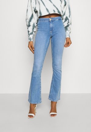 ONLBLUSH LIFE CLEAN BFLARED - Flared Jeans - light blue denim
