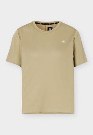 Μπεζ αθλητική μπλούζα με κοντά μανίκια και στρογγυλή λαιμόκοψη, με μικρό λευκό λογότυπο στο αριστερό στήθος, εμφανισμένη σε λευκό φόντο.