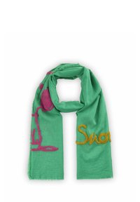 Écharpe verte en tissu léger ornée d'une broderie rose et jaune d'un personnage et du mot "Snore", avec des bords à franges.