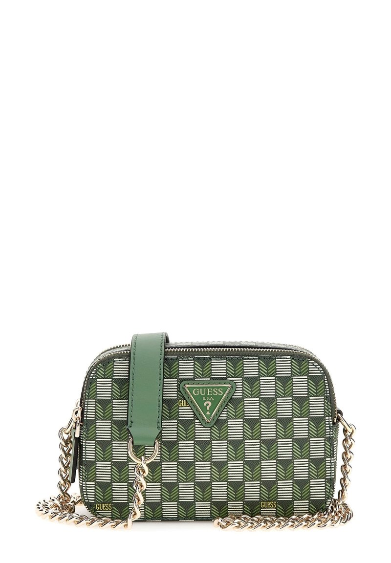 Borsa Guess verde a fantasia con finitura testurizzata, caratterizzata da un logo triangolare, cerniere e una tracolla a catena.