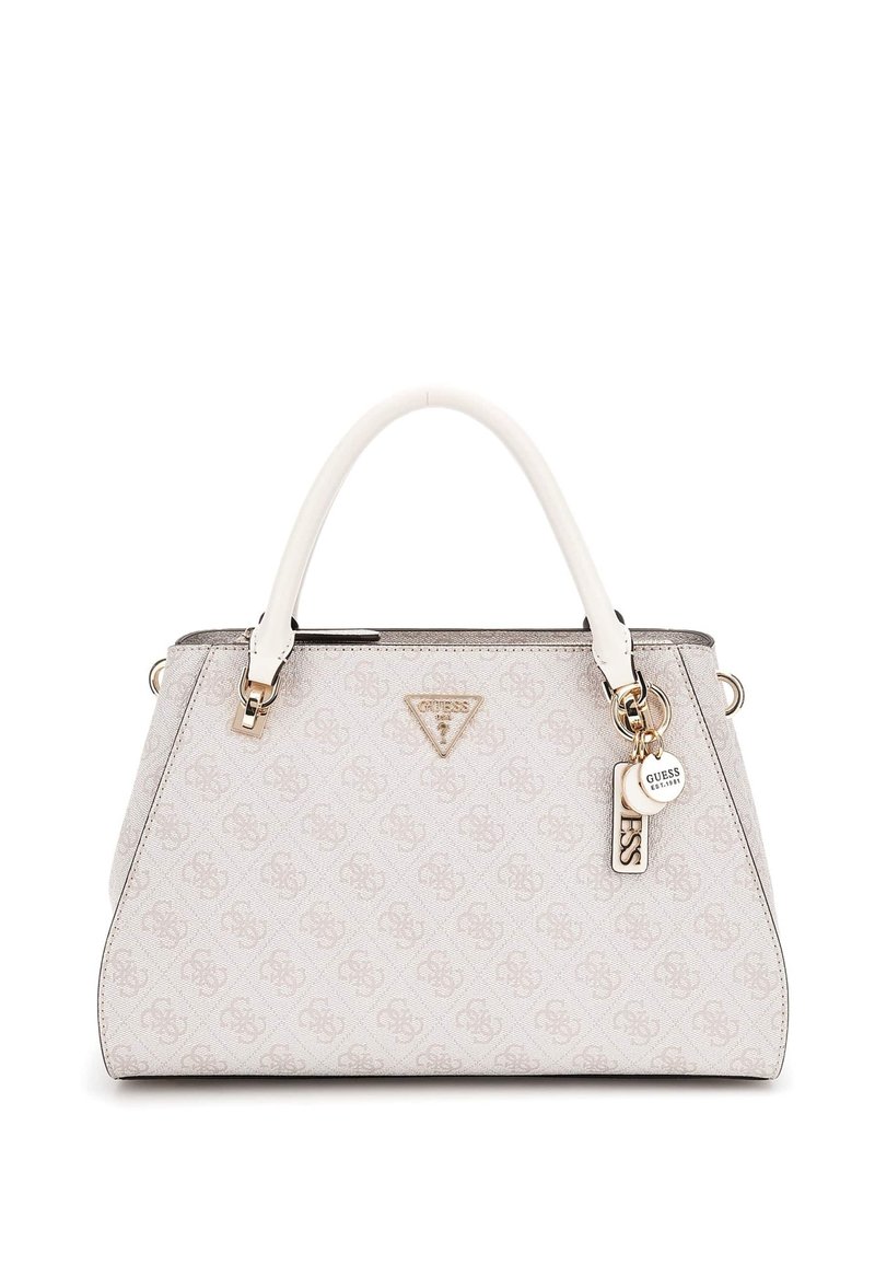 Sac à main beige avec poignées blanches, en matériau texturé et motif de logo en relief. Présente des éléments en métal doré et un pendentif de marque.