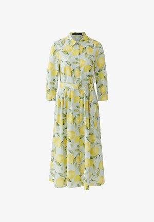 Langes, knöpfbares Kleid mit gelbem Zitronen- und grünem Blättermuster, drei-viertel Ärmeln, Kragen und gebundenem Taillengürtel.