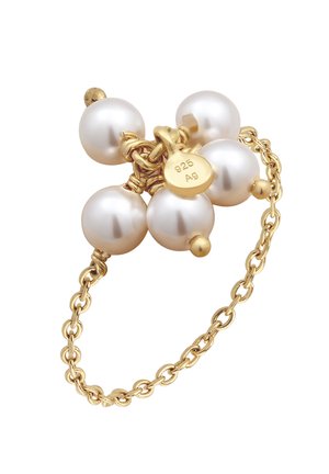 Guld kædearmbånd med fem store hvide perler og en lille gylden charme med indgraveringen "925 Ag".