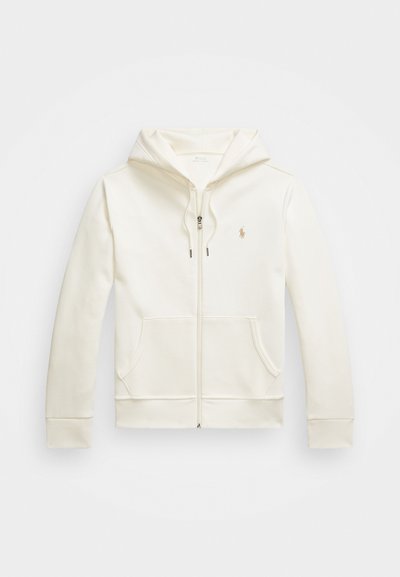 Krémová zipsová mikina vyrobená z jemnej látky, s prednou vreckom, šnúrkou na kapucni a malým logom na hrudi.