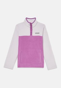 Pull à col montant en polaire, blanc et rose. Doté d'une patte de boutonnage à mi-hauteur, d'un col haut et de deux poches latérales. Logo Columbia sur la poitrine.
