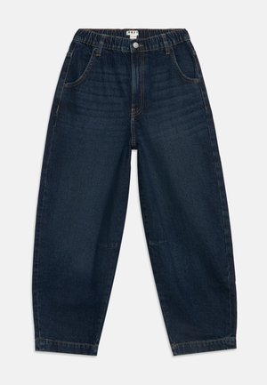 Roxy, Jean boyfriend - deep sea sandy