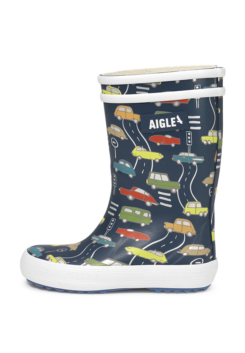 Botte de pluie marine pour enfants avec un motif de voitures colorées et de routes, semelle et bordure blanches, et étiquette "AIGLE" sur le côté.
