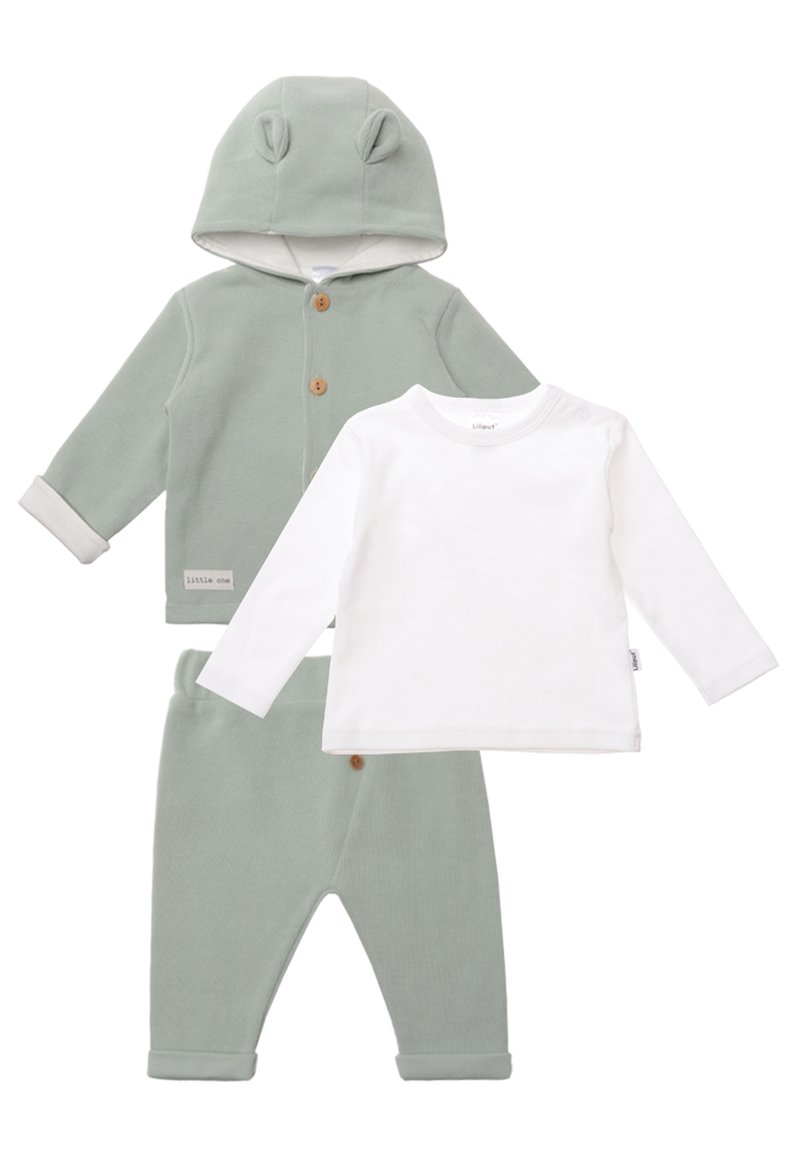 Dreiteiliges Kinderoutfit: mintgrüne Kapuzenjacke mit Ohren, weißes Langarmshirt und passende mintgrüne Hose mit hochgekrempelten Säumen.