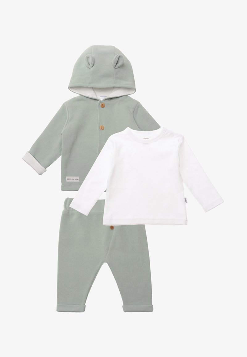 Dreiteiliges Kinderoutfit: mintgrüne Kapuzenjacke mit Ohren, weißes Langarmshirt und passende mintgrüne Hose mit hochgekrempelten Säumen.