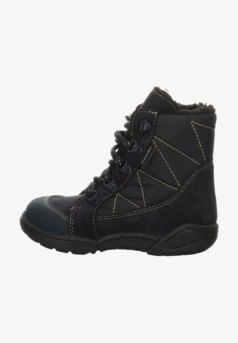 Botte d'hiver noire à haute cheville, fermeture à lacets à l'avant, semelle robuste, bout renforcé, coutures visibles et doublure en polaire à l'intérieur.