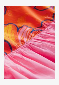 Wybrany, red orange floral