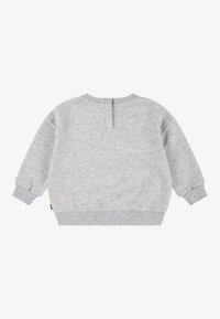 Felpa grigia con una texture morbida, polsini e orlo a costine. Presenta una chiusura con bottoni sulla schiena e un taglio casual e rilassato.