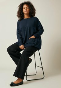 Evans POCKET FRONT - Strickpullover - blue