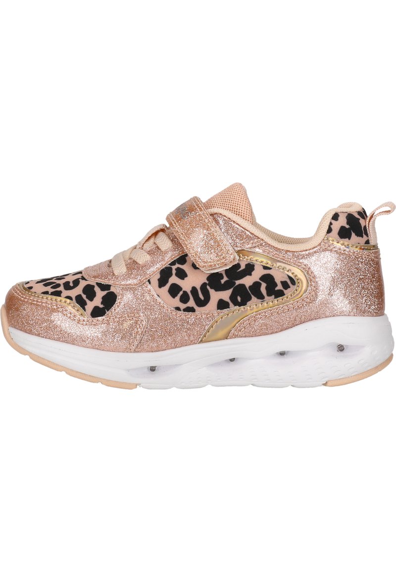 Glitrende roseguld sneakers med sorte leopardprint detaljer, hvid sål og velcrolukning. Letvægtsdesign for nem brug.