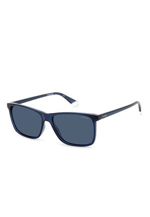 Occhiali da sole blu navy con montatura rettangolare, lenti scure e punte trasparenti. Presenta il marchio Polaroid sul lato della montatura.