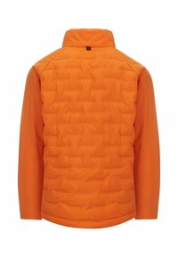 Giacca imbottita arancione con colletto alto, caratterizzata da una texture trapuntata sul corpo e maniche lisce. La vista posteriore mostra i dettagli delle cuciture.