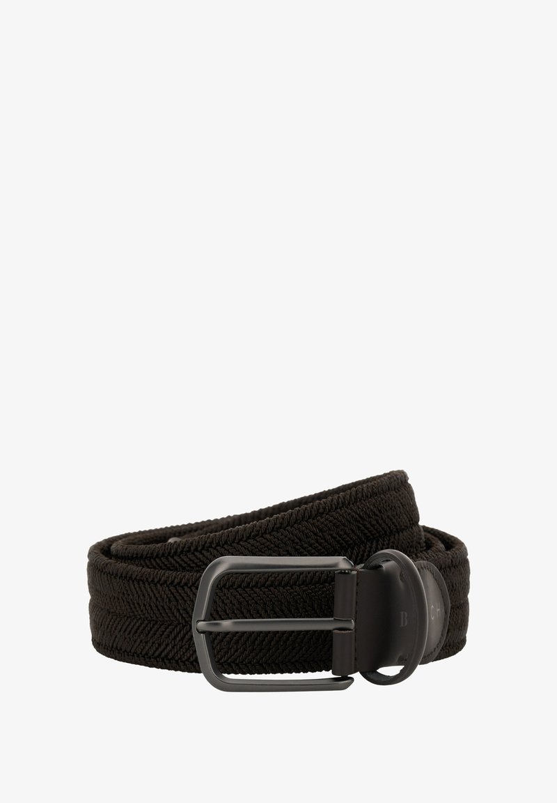 Cintura elastica intrecciata di colore marrone scuro con fibbia in metallo nero opaco. Presenta un accento circolare in pelle vicino alla fibbia, che aggiunge texture e dettaglio.