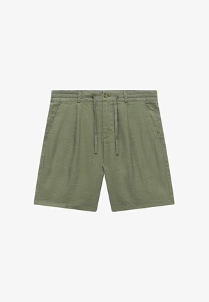 Groene linnen shorts met een tailleband met trekkoord, enkele knoopsluiting en twee zijzakken. Eenvoudig ontwerp met een gladde textuur.