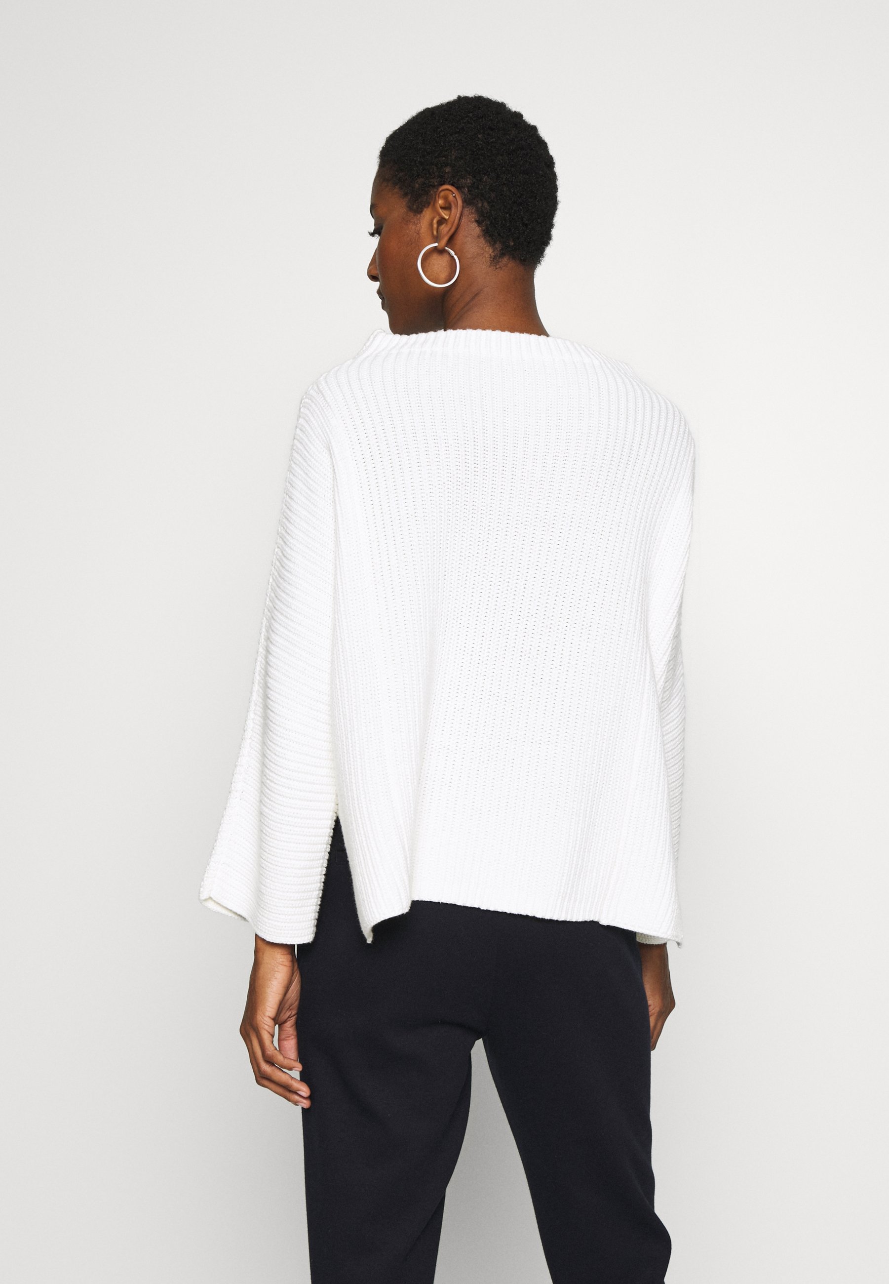 someday. TAYNARA Strikkegenser milk Zalando.no someday. CHERA - Bukse - garden green