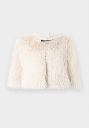 Chaqueta corta de piel sintética en color crema, con textura larga y despeinada, diseño minimalista y escote redondo.