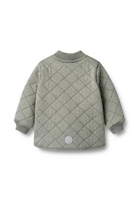 Let dungrå quiltet jakke med diamantmønster, ribbet krave og manchetter samt et rundt logodetalje nær kanten.