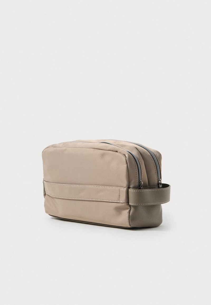 Saco de Viagem 40x25x20cm PEPE JEANS Christine Verde Escuro Saco de Viagem 40x25x20cm PEPE JEANS Christine Verde Escuro
