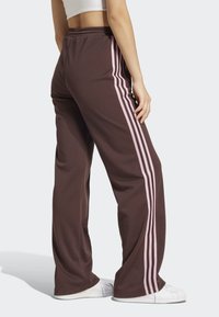adidas Originals MONTREAL  - Spodnji deli trenirk - shadow brown